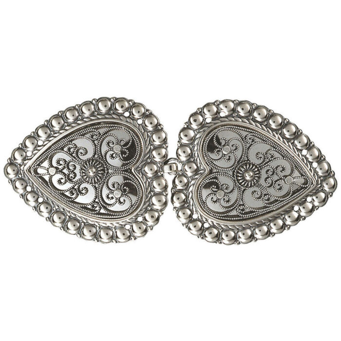 002 106 copy Sylvsmidja - Beltespenner til syhull i oksidert sølv med kruser