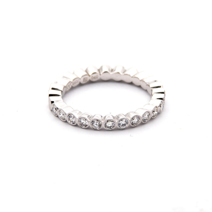 1127 040 WG Noën - Ring i økologisk hvitt gull med diamanter - Memoire
