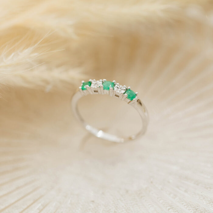 1215365 3 NC Christophersen - Ring i hvitt gull med Smaragd og diamanter