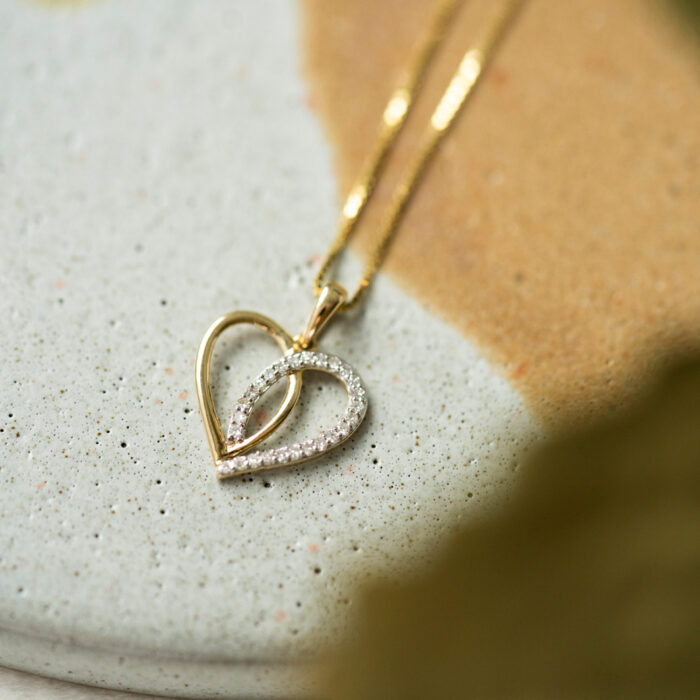 59496 3 Pan Jewelry - Hjerte anheng i gult gull med diamanter - 0,10 ct W/P1 - NB: Kommer inn i okt/nov