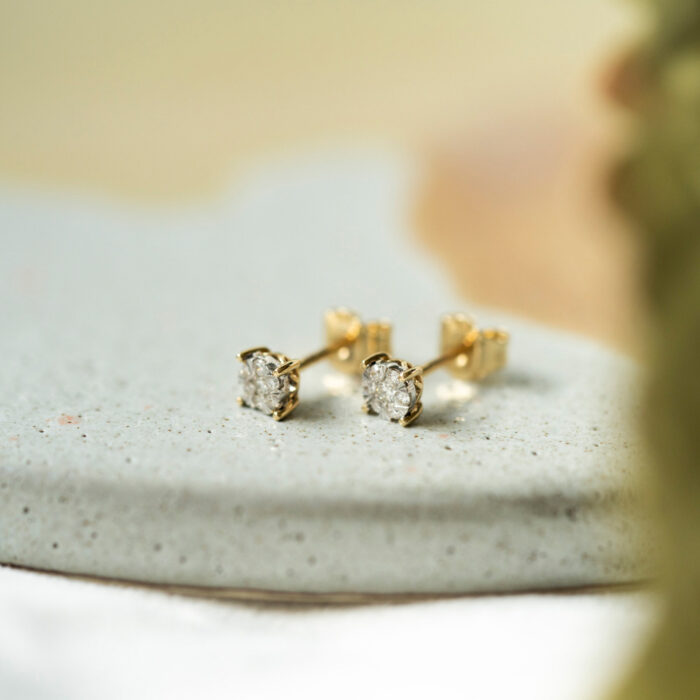 59675 3 PAN Jewelry - Ørepynt i gult gull med diamanter - 0,13 ct W/SI