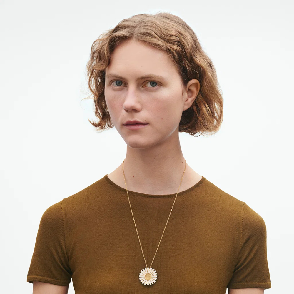 Georg Jensen - Daisy brosje/anheng i 18k forgylt sølv og hvit emalje Georg Jensen - Daisy brosje/anheng i 18k forgylt sølv og hvit emalje - Bilde 3