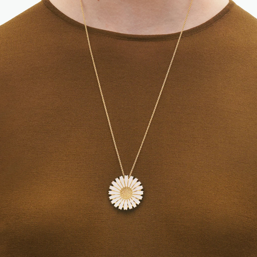 Georg Jensen - Daisy brosje/anheng i 18k forgylt sølv og hvit emalje Georg Jensen - Daisy brosje/anheng i 18k forgylt sølv og hvit emalje - Bilde 4