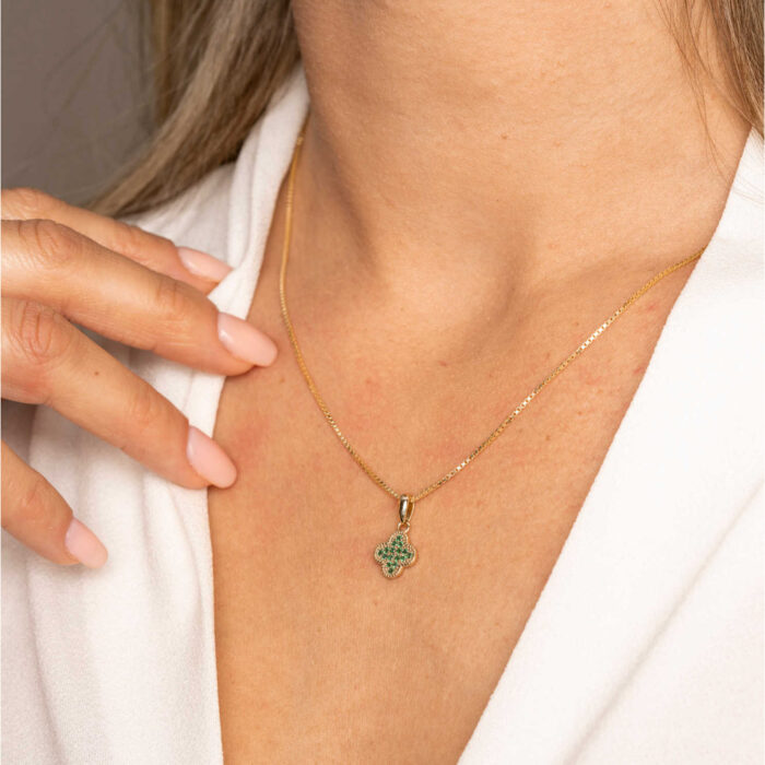 991801 1 A PAN Jewelry - Halssmykke i forgyldt sølv med grønn zirkonia, kløver PAN Jewelry - Halssmykke i forgyldt sølv med grønn zirkonia, kløver