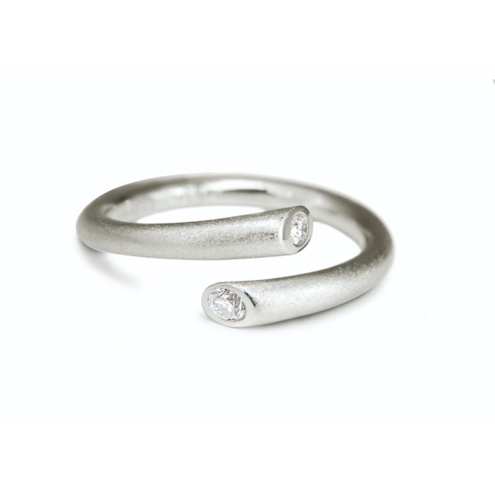 Noën - Ring i hvitt gull med diamant, 0,08ct TW/VS