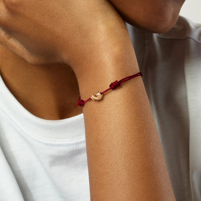 OLE LYNGGAARD COPENHAGEN - Snakes charm armbånd - 18k gult gull og rød nylon - Bilde 3