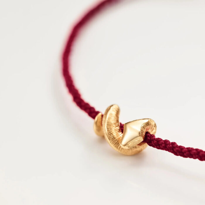 OLE LYNGGAARD COPENHAGEN - Snakes charm armbånd - 18k gult gull og rød nylon - Bilde 2