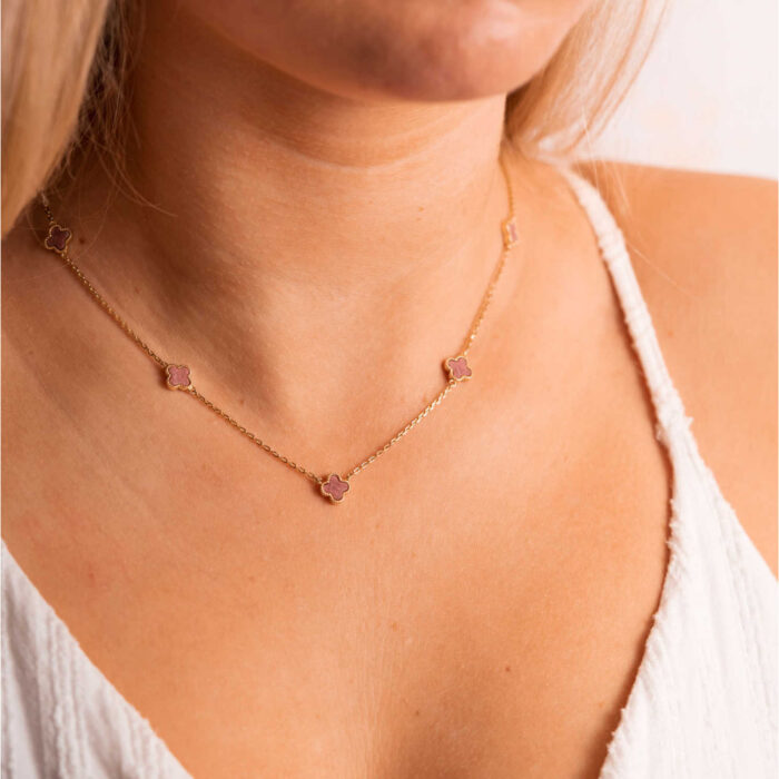 Pan Jewelry Trend - Halssmykke i forgyldt sølv med dus rosa kløver - Bilde 2