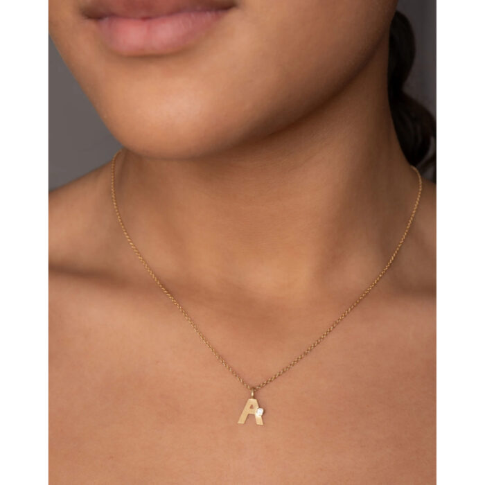 Dulong - Letters - Bokstavanheng i 18k gult gull med diamant - Velg din bokstav - Bilde 2