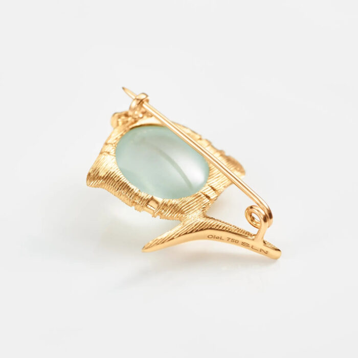 OLE LYNGGAARD COPENHAGEN - Young Fish Brosje i 18k gult gull med Aquamarine - Bilde 3