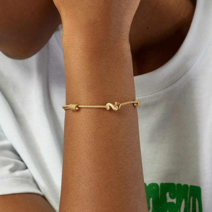 OLE LYNGGAARD COPENHAGEN - Snakes charm armbånd - 18k gult gull og beige nylon - Bilde 3