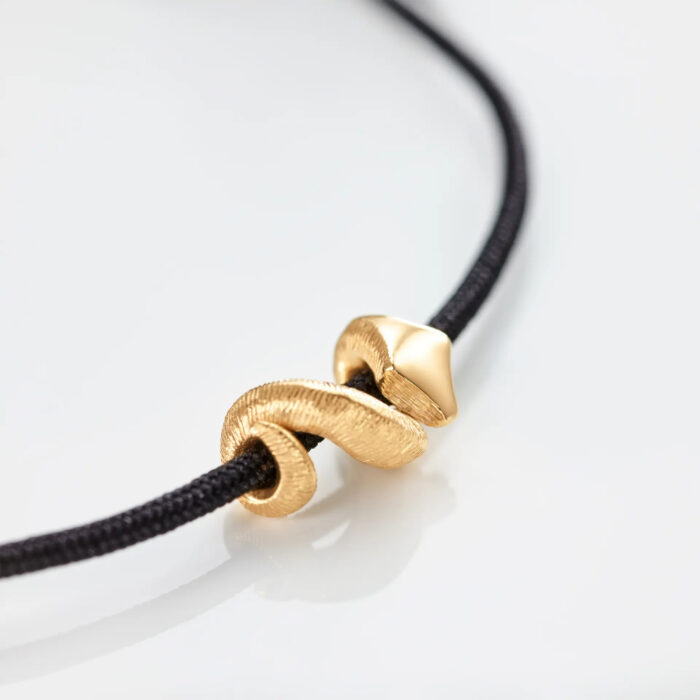 OLE LYNGGAARD COPENHAGEN - Snakes charm armbånd - 18k gult gull og sort nylon - Bilde 2