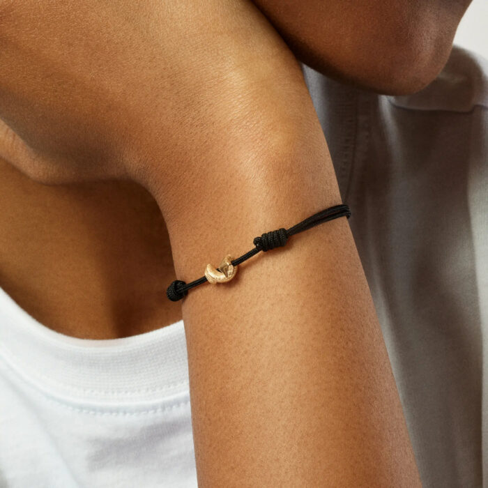 OLE LYNGGAARD COPENHAGEN - Snakes charm armbånd - 18k gult gull og sort nylon - Bilde 3