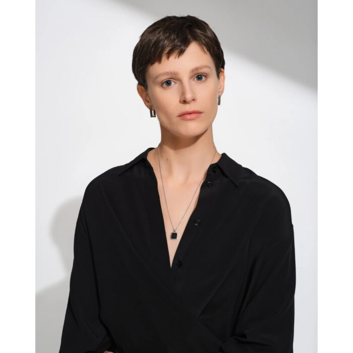 Tom Wood - Cushion Pendant Onyx - Halssmykke i sølv med sort onyx - Bilde 3