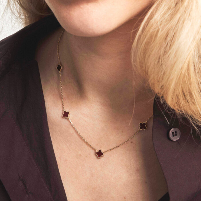 Pan Jewelry Trend - Halssmykke i forgylt sølv med rød kløver - Bilde 2