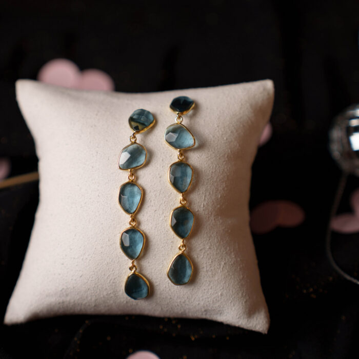Pan Jewelry Glam - Mirage ørepynt i forgylt sølv med blå stener - Bilde 3