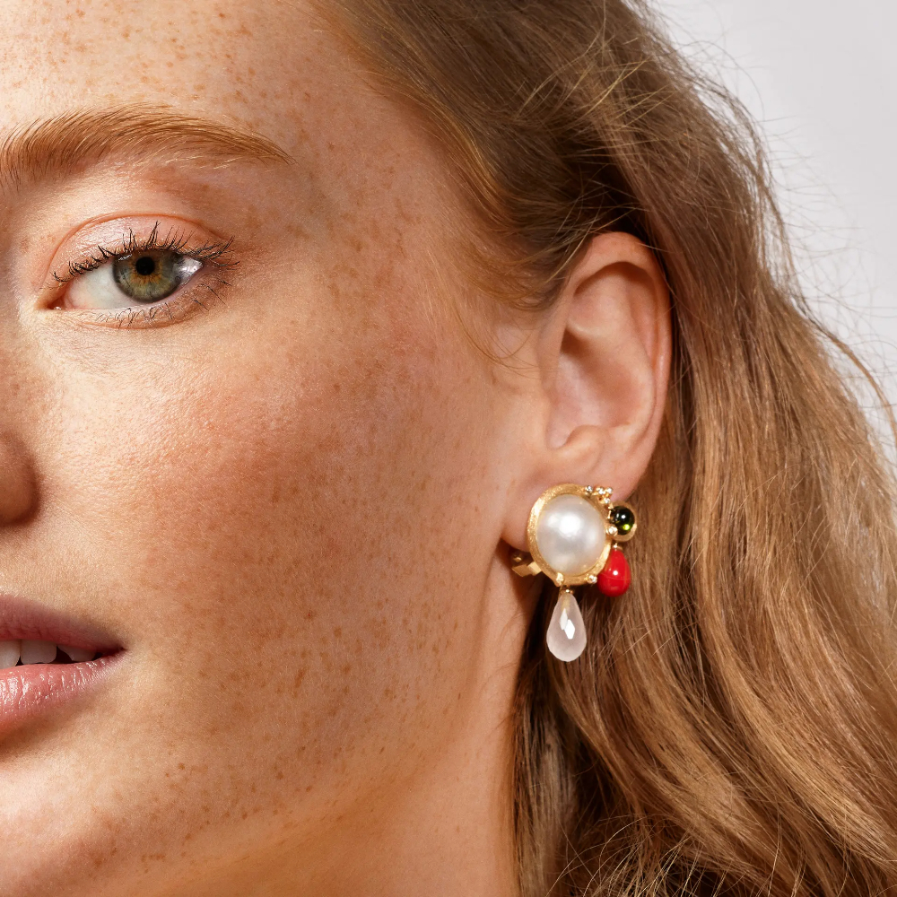 OLE LYNGGAARD COPENHAGEN - Design drop vedheng til ørepynt i 18k gult gull med korall - Bilde 2