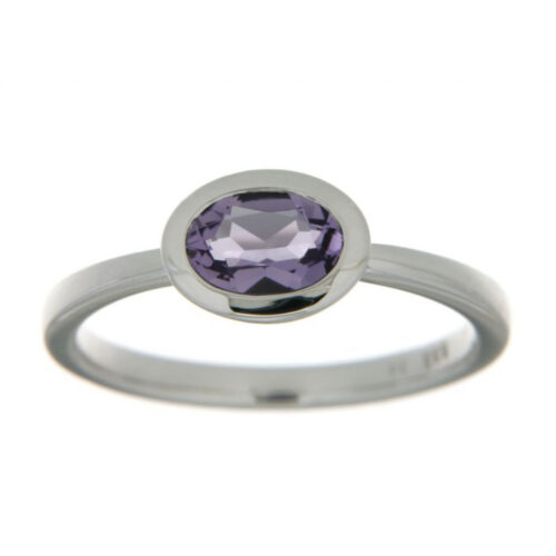 Gold by Frisenberg- Ring i hvitt gull med oval facettert ametyst