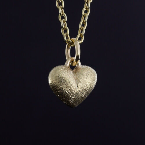 Søderlund Design – HJERTEANHENG – Massivt anheng i 14k gult gull – A6