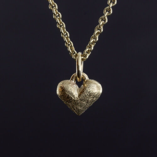 Søderlund Design – HJERTEANHENG – Massivt anheng i 14k gult gull – A7
