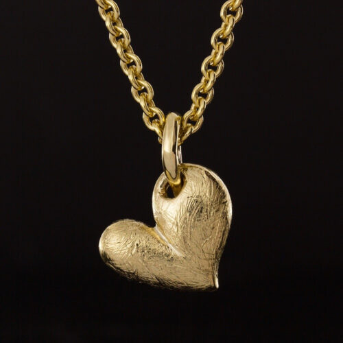 Søderlund Design – HJERTEANHENG – Massivt anheng i 14k gult gull – A8