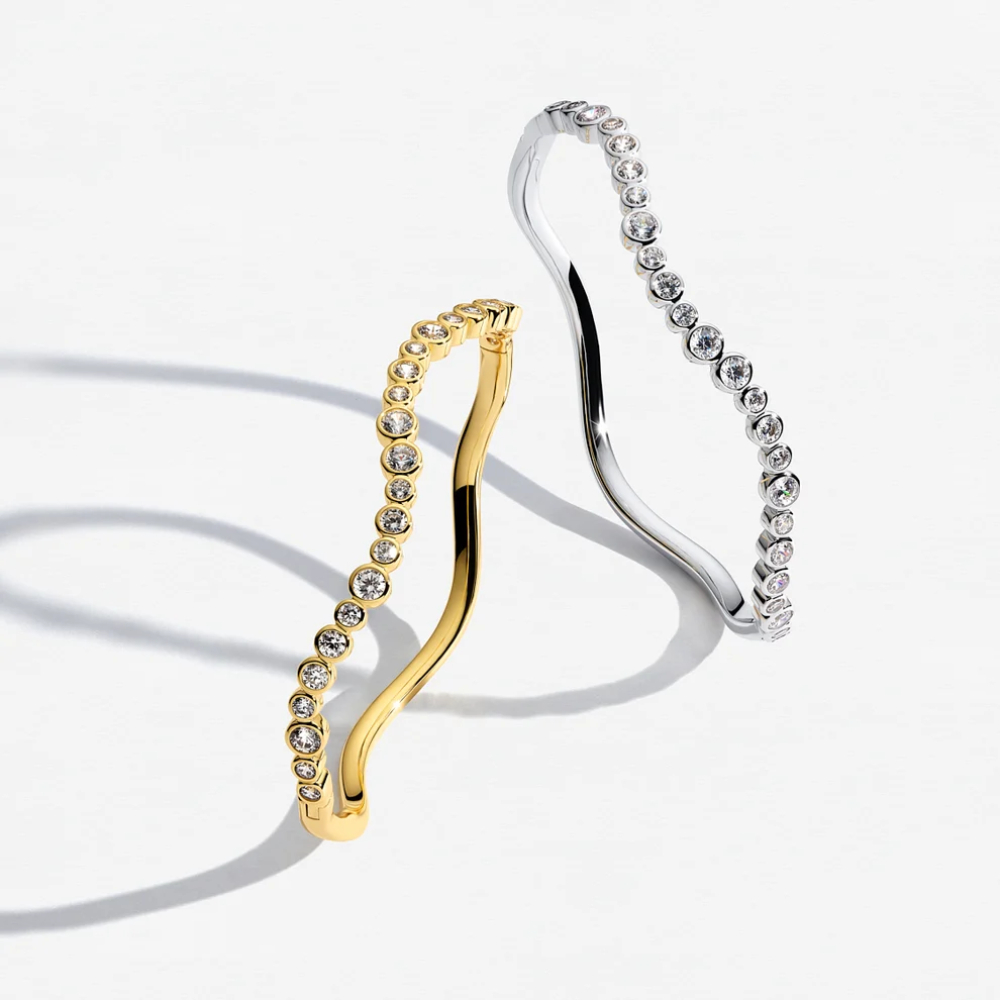 Sif Jakobs - Sardinien Wave Bangle - Armring i 18k gullforgylt sølv med zirkonia Sif Jakobs - Sardinien Wave Bangle - Armring i 18k gullforgylt sølv med zirkonia - Bilde 4