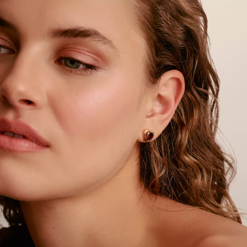 Thomas Sabo - Ørepynt i 18k gullbelagt sølv med rød zirkonia, lite hjerte Thomas Sabo - Ørepynt i 18k gullbelagt sølv med rød zirkonia, lite hjerte - Bilde 3
