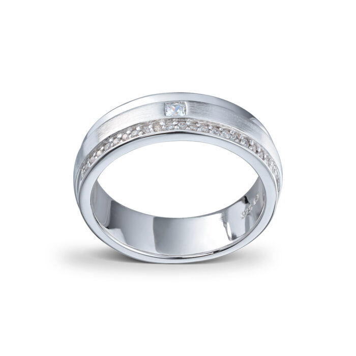50 10691 610 1140 1 Silver by Frisenberg - Bred ring i sølv med zirkonia