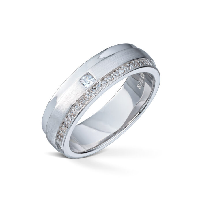 50 10691 610 1140 Silver by Frisenberg - Bred ring i sølv med zirkonia