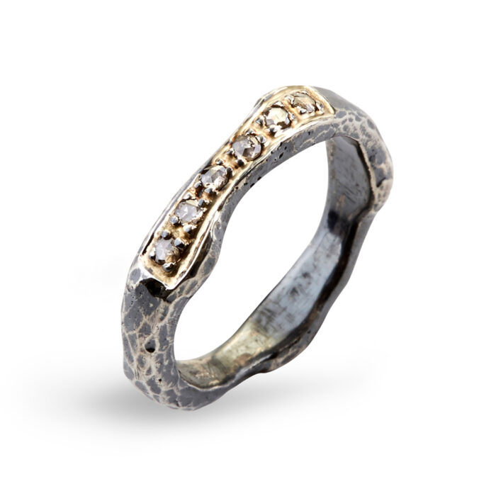 50110175 Ring Heritage Golden Wave ByBirdie 290617 01147 BY BIRDIE-sølv-sort rhodinert-ring-Heritage Golden Wave