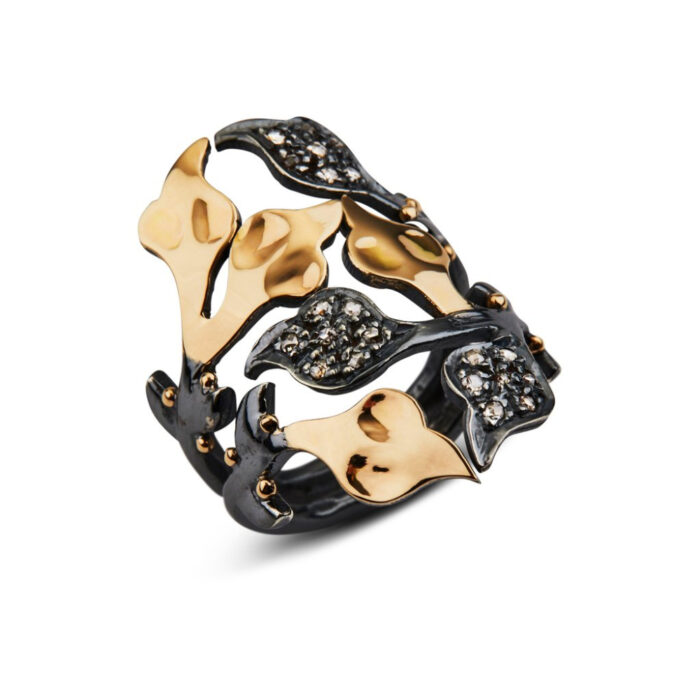 50110236 ByBirdie - Dover - Ring i sort rhodinert sølv og 14 k gull med diamanter