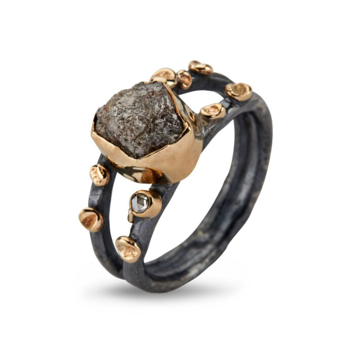 BY BIRDIE - Cara ring i sølv med detaljer i gull, en rådiamant og små diamanter
