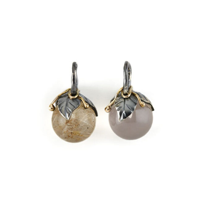 5090183A 1 BY BIRDIE-sølv- sort rhodinert-anheng-Urban Leaf Drop med Rutilekvarts 12 mm og gult gull ( vises til venstre på bildet)