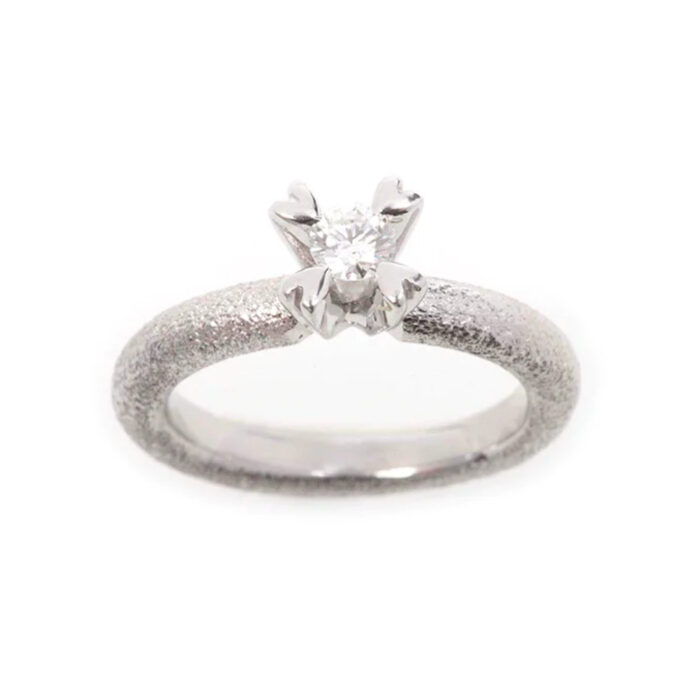 9 9335 15 H Van Bergen - Love Heart ring i hvitt gull med diamant 1 x 0,15 ct TW/SI Van Bergen - Love Heart ring i hvitt gull med diamant 1 x 0,15 ct TW/SI