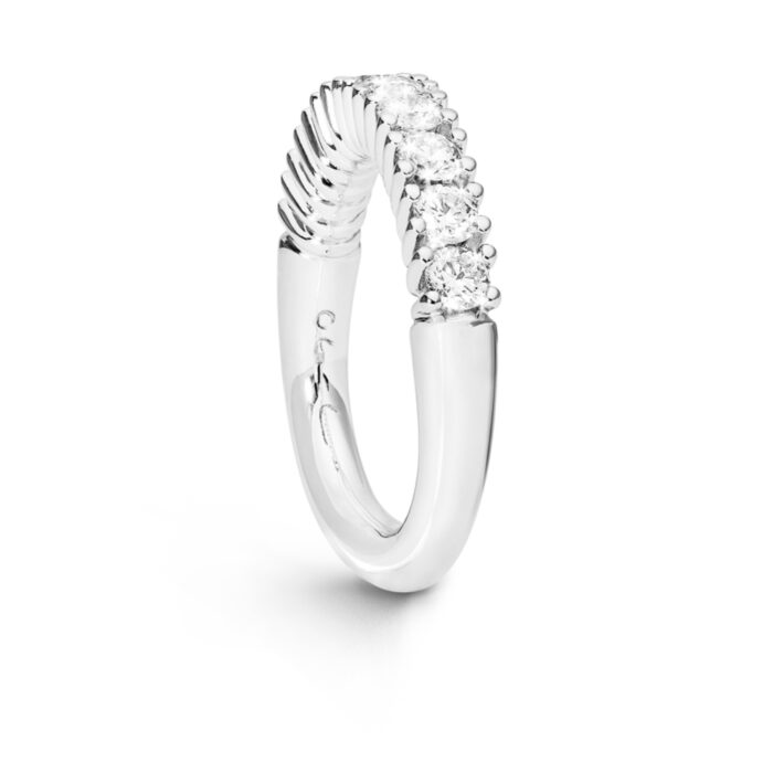 A1658 504 packshot aRGB V3 1 Ole Lynggaard - Celebration ring i 18k hvitt gull med diamanter
