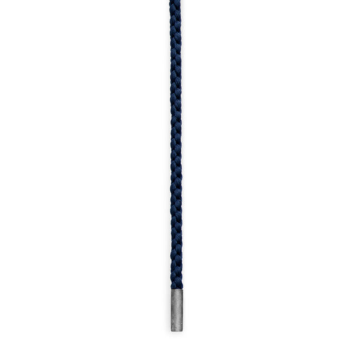 A1908 307 packshot aRGB V3 Ole Lynggaard - Tvunnet silkesnor med endestykker i sølv - Blå