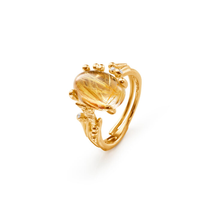 A2929 404 1 Ole Lynggaard - BoHo ring i 18k gult gull med rutilkvarts og 0,02 ct diamanter