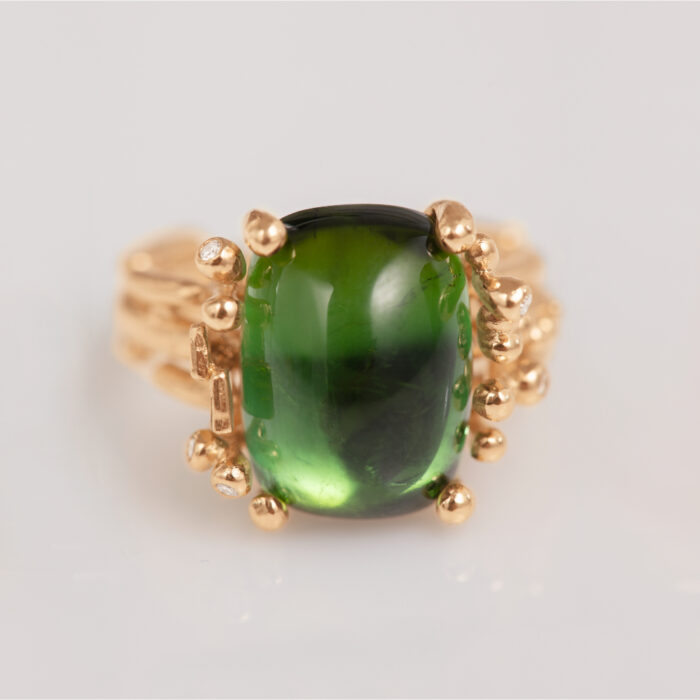 A2933 403 Detail 01 packshot aRGB Ole Lynggaard - BoHo - Ring Medium - 18k gult gull med grønn turmalin og 0,04 ct diamanter