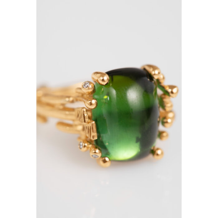 A2933 403 Detail 02 packshot aRGB Ole Lynggaard - BoHo - Ring Medium - 18k gult gull med grønn turmalin og 0,04 ct diamanter