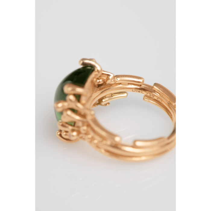 A2933 403 Detail 03 packshot aRGB Ole Lynggaard - BoHo - Ring Medium - 18k gult gull med grønn turmalin og 0,04 ct diamanter