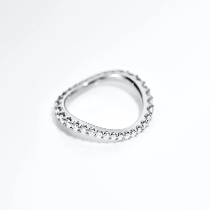 A3126 501 a 1 Ole Lynggaard - Love Band ring i hvitt gull med 0,90ct TW/VS diamanter (Kopi)