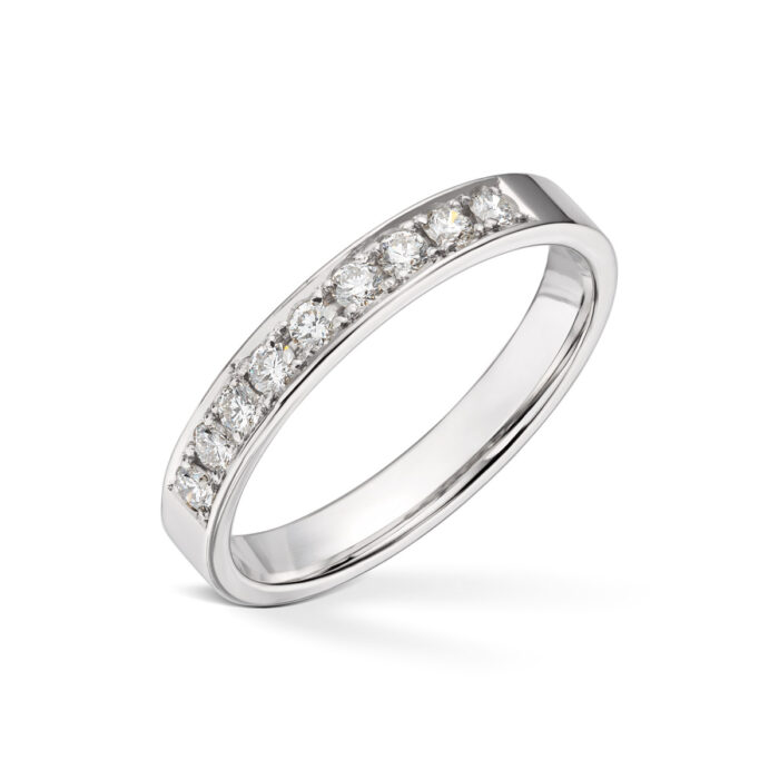 FeilJF101 4MM GG 7580 1 e1618573342249 Wedding by Frisenberg - Giftering i hvitt gull med 9 x 0,03 ct diamanter - 3 mm bred