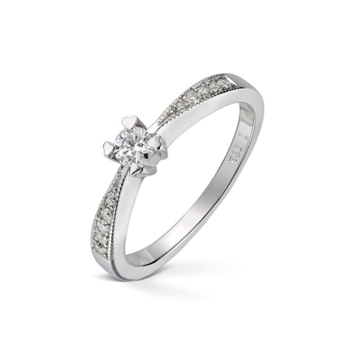 Hjerteklør 9800 Diamonds by Frisenberg - Ring i hvitt gull med 0,15ct + 0,09 ct sidediamanter