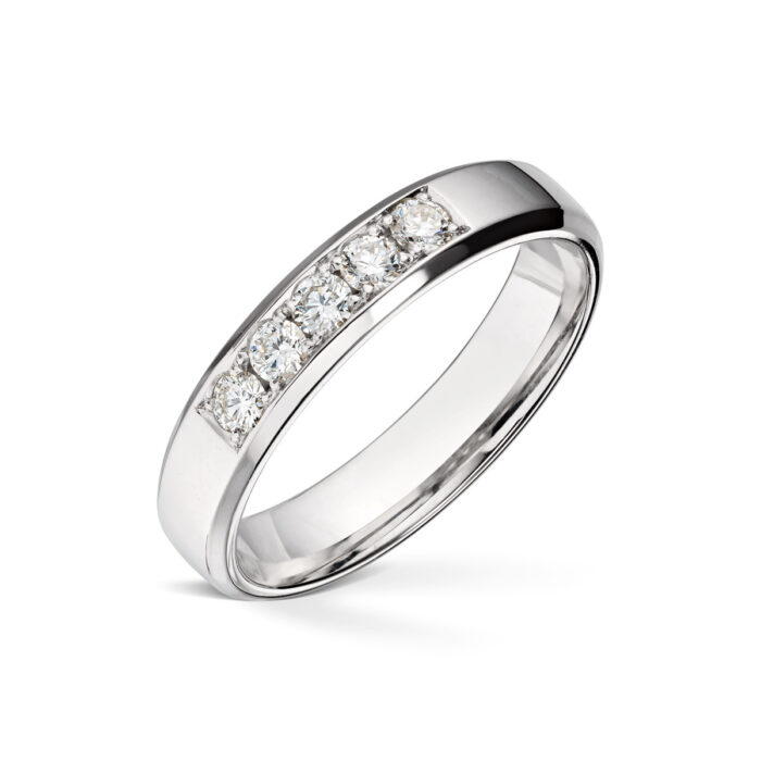 JF111 4MM 5X005CT HVG 15280 1 e1618573928354 Wedding by Frisenberg - Giftering i hvitt gull med 5 x 0,05 ct diamant - 4 mm