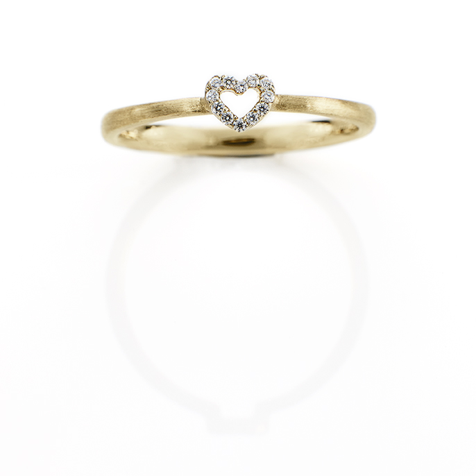 LR405 Wille Jewellery-Connected-ring i 18 kt gult gull med et lite hjerte i diamanter