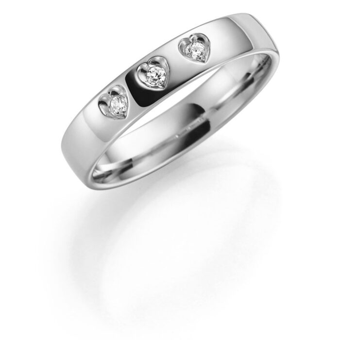 SE142HV40 Hvitt gull ring - 4 mm bredde m/ 3x 0,03 ct H-Si diamanter