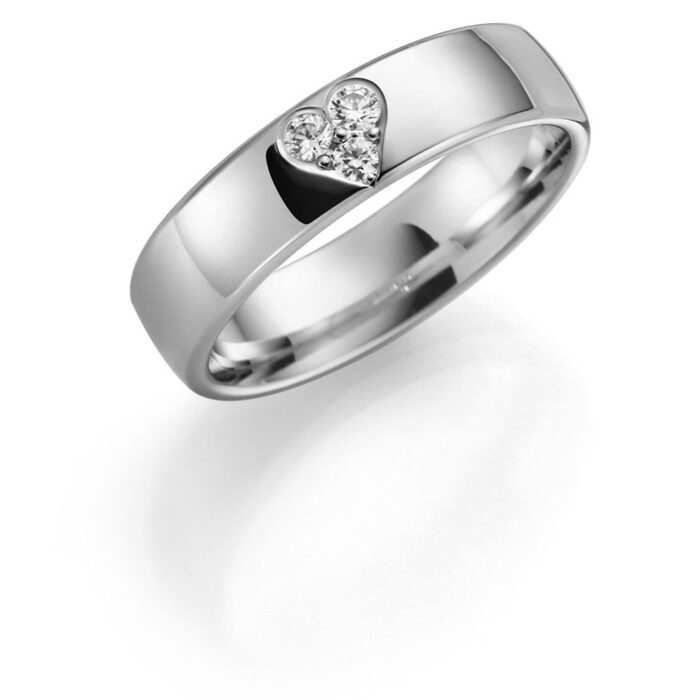 SE143HV50 Hvitt gull ring - 5 mm bredde m/ 2x 0,04 ct H-VS og 1x 0,03 ct H-SI diamant