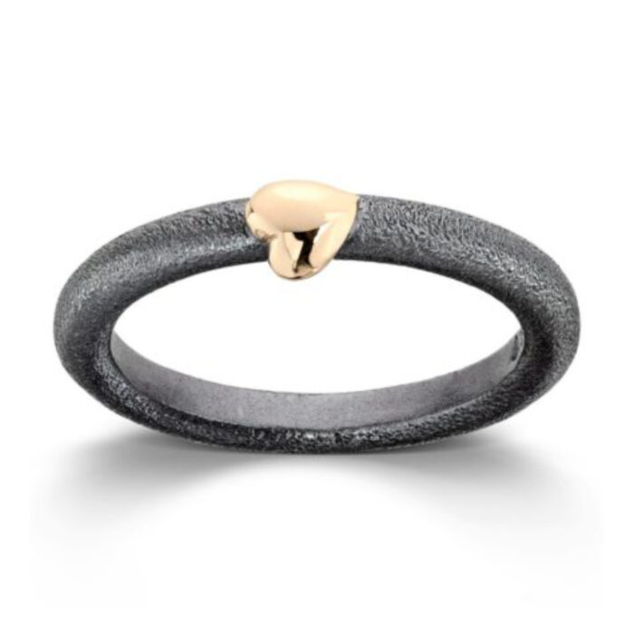 SG1 074 475x475 kopi Van Bergen - Silver Heart ring i oksydert sølv m/gullhjerte, 3mm bredde