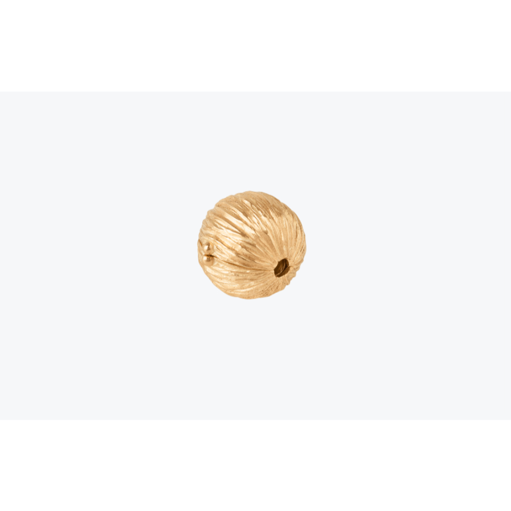 Screenshot_2020-06-04 OLE LYNGGAARD COPENHAGEN Globe clasp yellow gold 11,5 mm texture