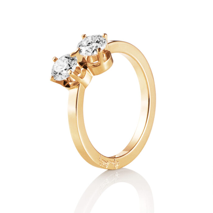 Efva Attling - Twin Star Ring i gult gull med diamanter